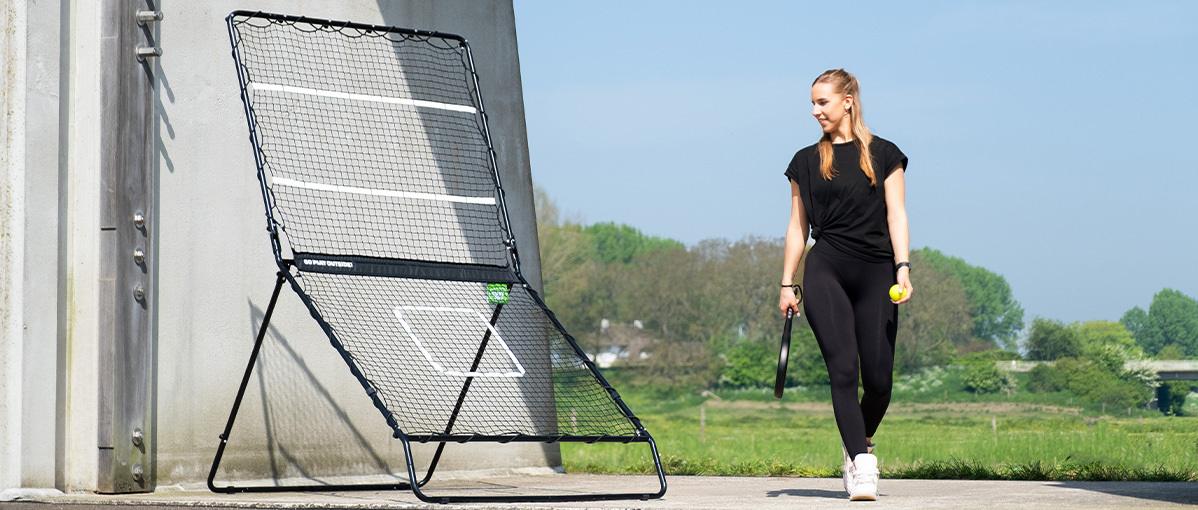 Which padel strokes can I practice with the Smash padel rebounder?